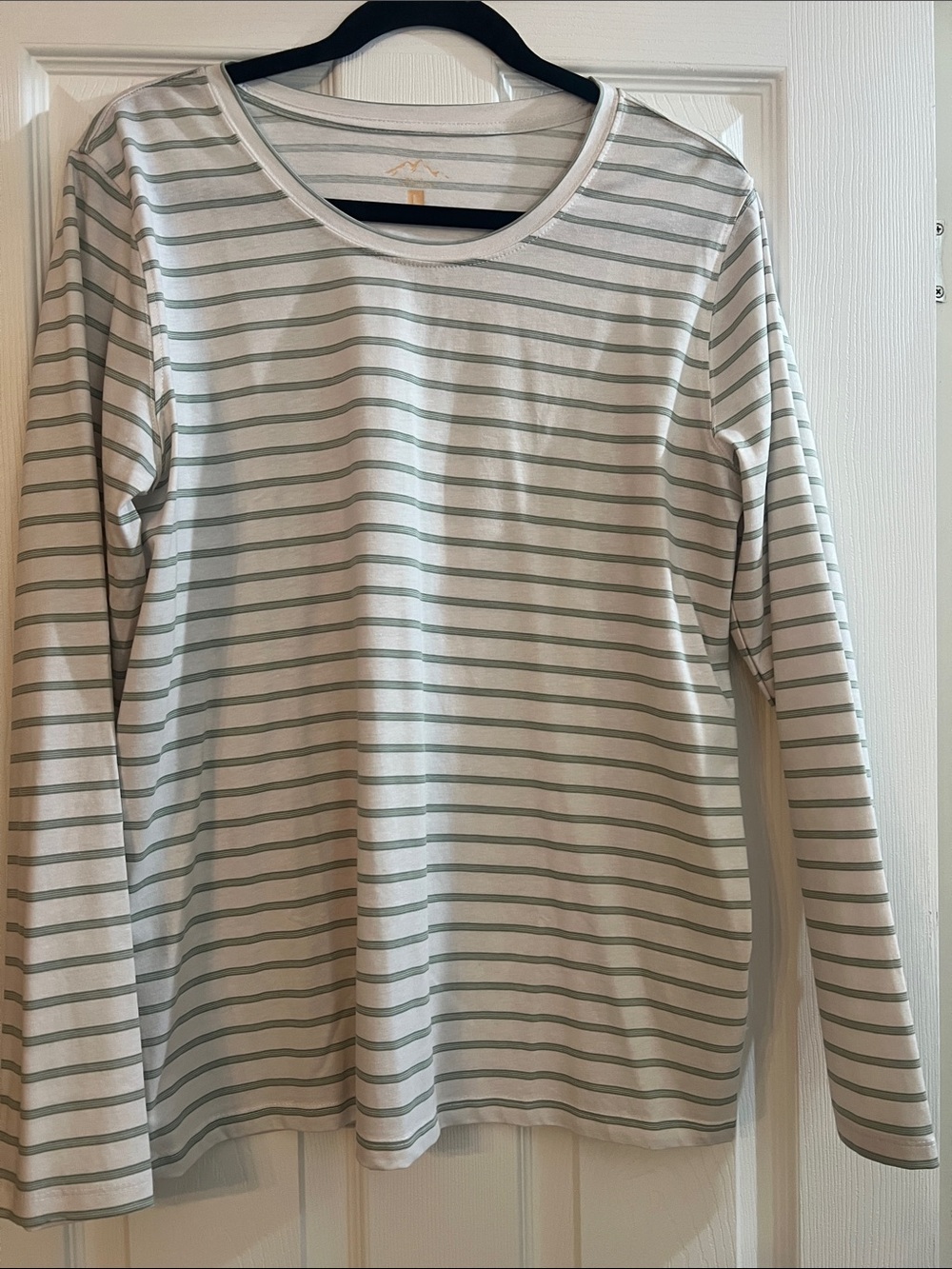 Long-Sleeve Striped Crewneck Tee - White & Light Green